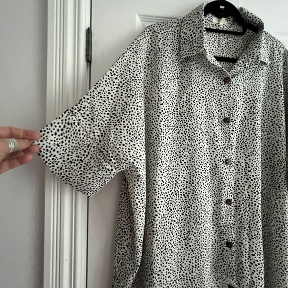 Easel Oversized Short Sleeve Blouse - Picture 2 of 7